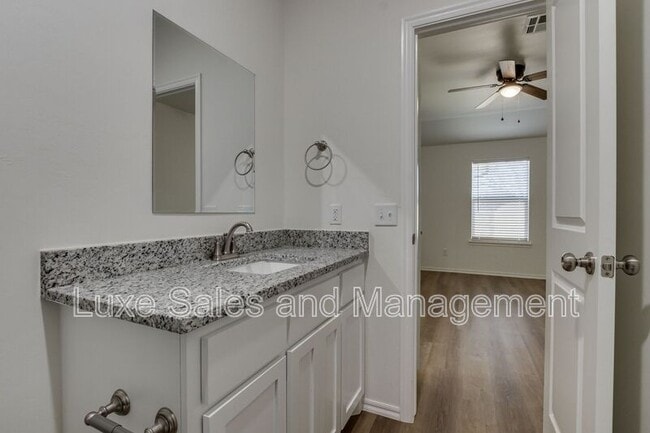 Building Photo - 11605 Mackenzie Wy