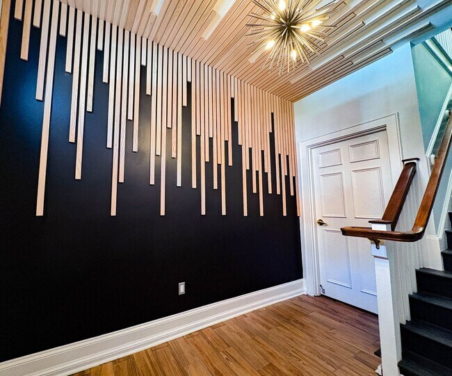 Building Photo - FIRST MONTH RENT FREE! Downtown Living! 2 Bedroom 2 Bath Apartment (No Pets)