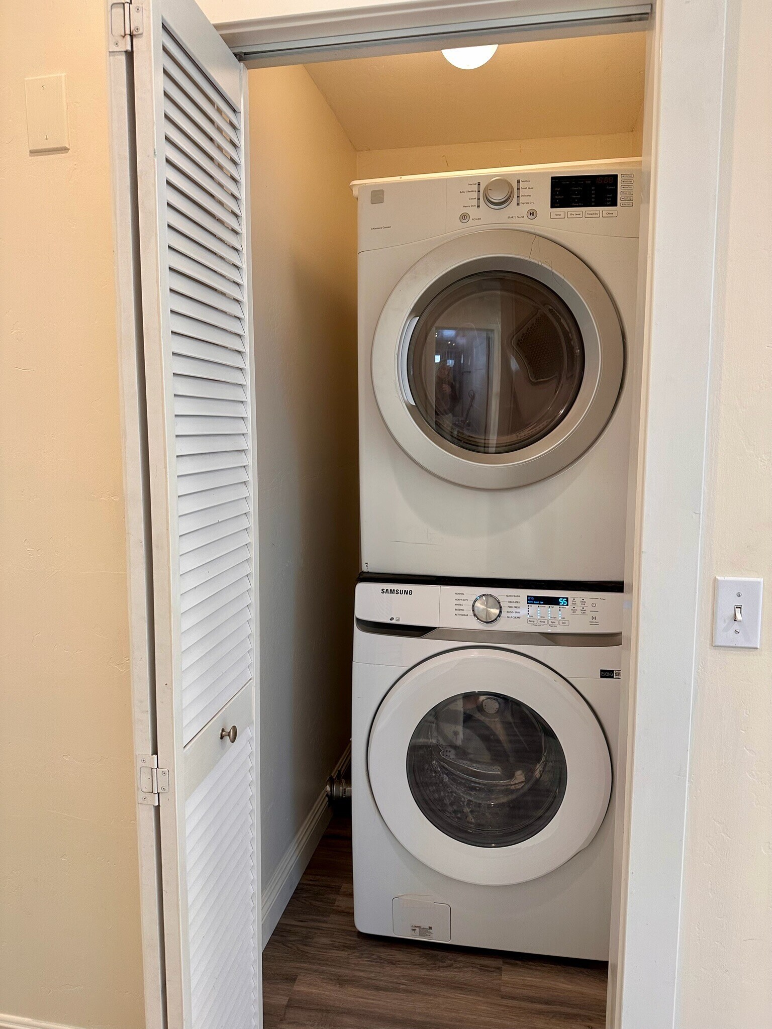 Full size washer and dryer - 358 22nd St