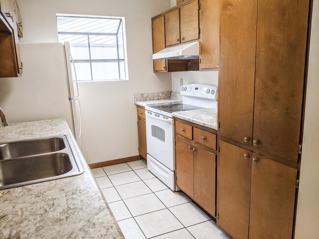 Building Photo - 1098 Rockbrook Ct