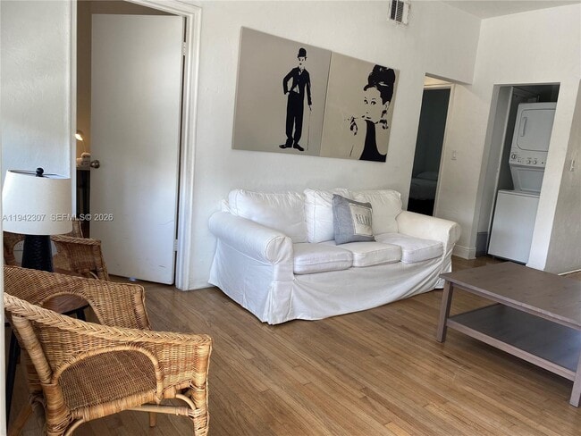 Building Photo - 1011 9th St