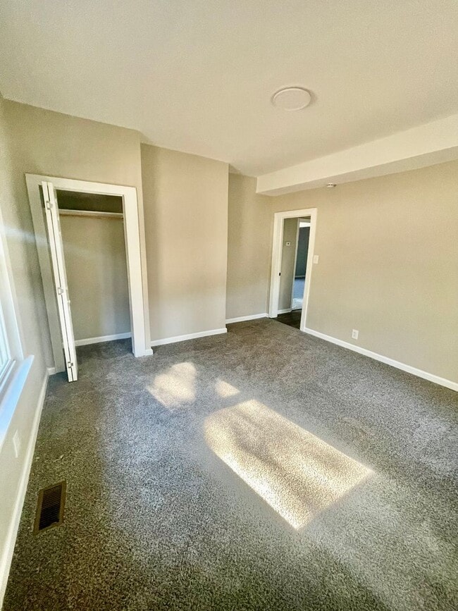 Building Photo - Welcome to this charming 3-bedroom, 1-bathroom home located in the desirable Fort Mill, SC.