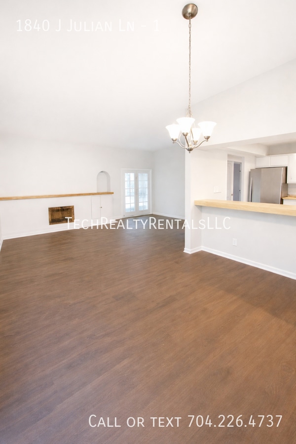 Building Photo - 1840 J Julian Ln