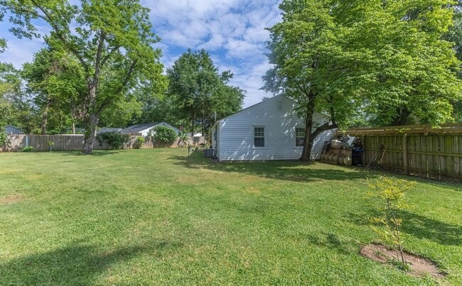 Building Photo - 104 Sharyn Ln