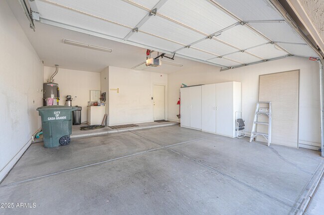 Building Photo - 1441 N Desert Willow St