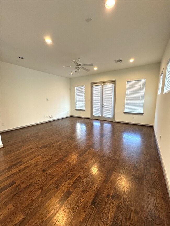 Building Photo - 2405 Bastrop St
