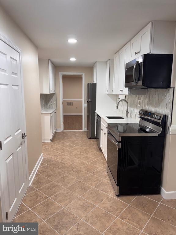 Building Photo - 14789 Edison Ct