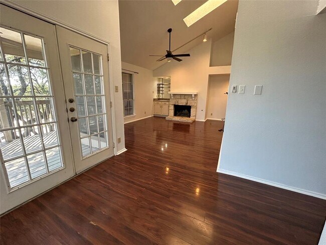 Building Photo - 3809 Spicewood Springs Rd