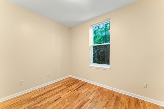 Building Photo - 378 Baldwin Ave