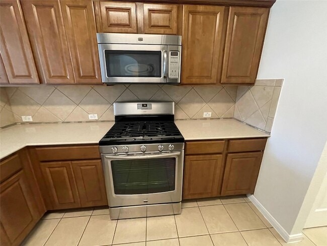 Building Photo - 3517 Bronco Bend Loop