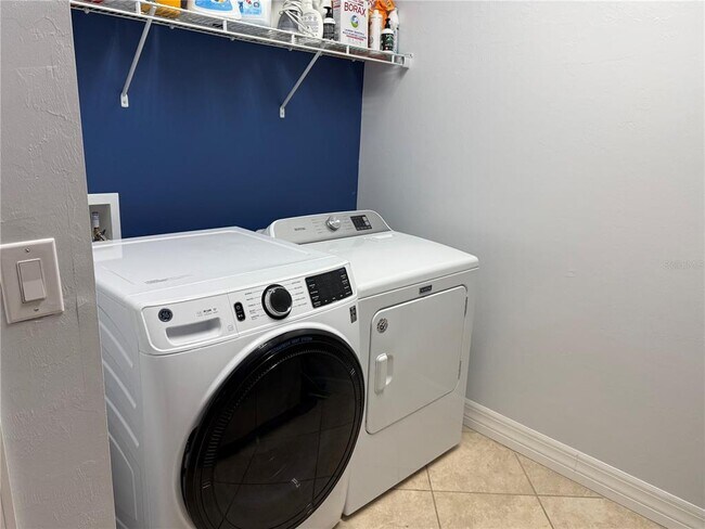 Building Photo - 2599 Marton Oak Blvd