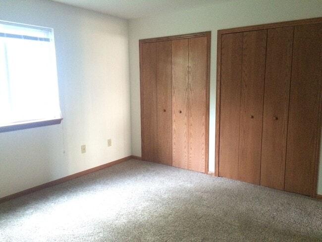 Building Photo - Spacious 2BR Townhomes with Garage & In-Unit Laundry – Stoughton