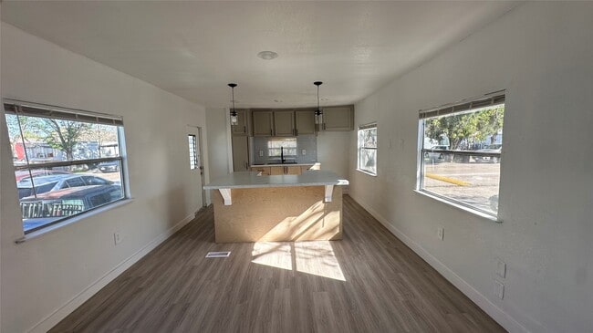 Building Photo - 510 N Shirley St