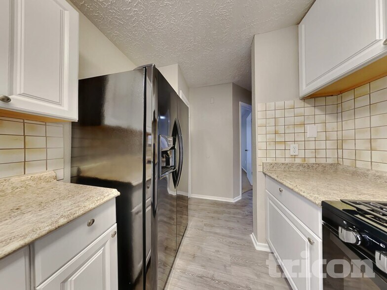 Building Photo - 4601 Greenwood Dr