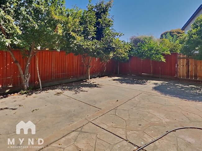 Building Photo - 133 Orchard Park Pl