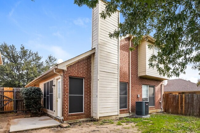 Building Photo - 952 Azalia Dr