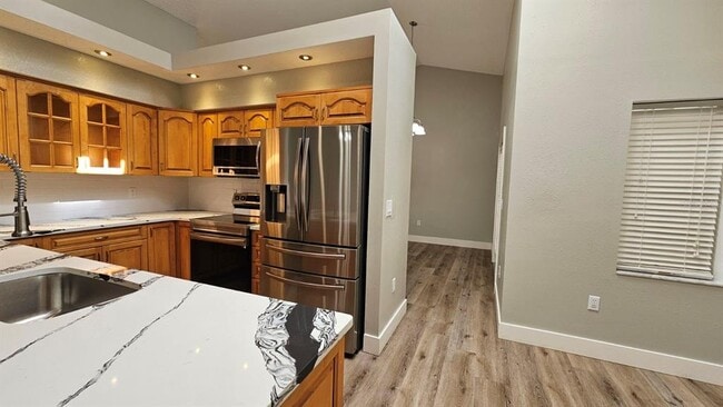 Building Photo - 18720 Oak Way Dr