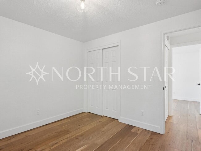 Building Photo - Stylishly Updated Ranch in Bryant Woods