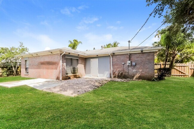 Building Photo - 438 SE Streamlet Ave