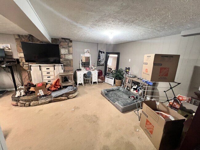 Building Photo - Home available in Christiansburg