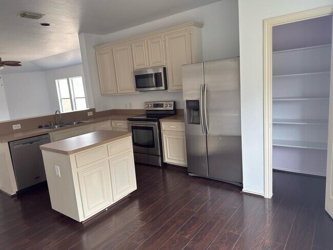 Building Photo - 3815 Lake Edinburg Ln