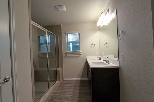 Building Photo - Newly Built 3 Bedroom, 2.5 Bath House in Round Rock's University Park Villas