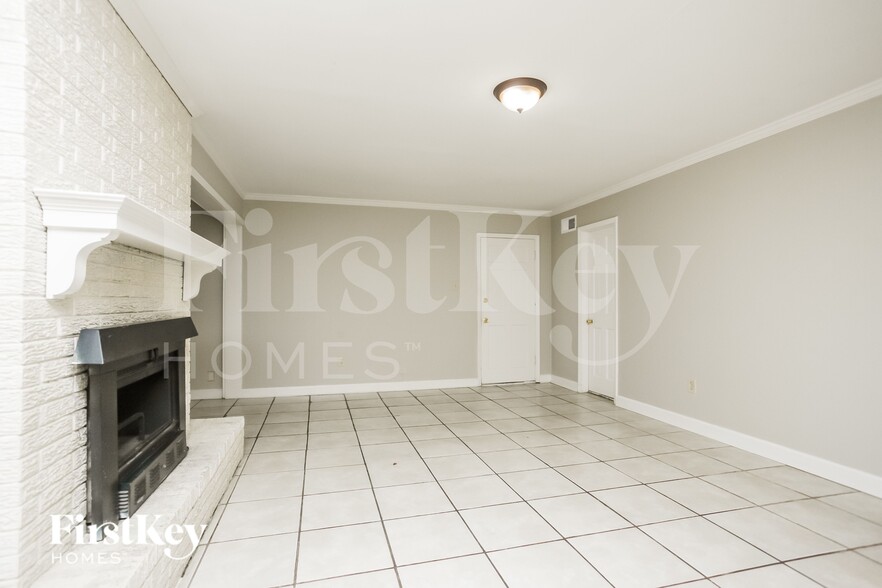 Building Photo - 3347 Bluemont Dr
