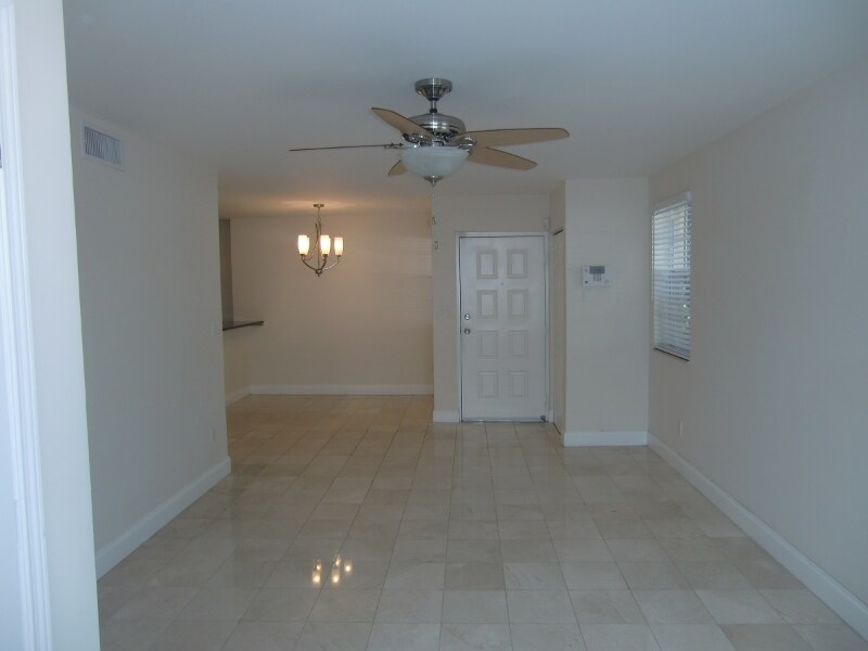 Building Photo - 2881 N Oakland Forest Dr