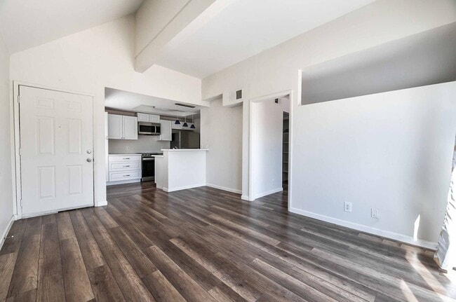 Building Photo - AVAILABLE June 1 - Showing available NOW