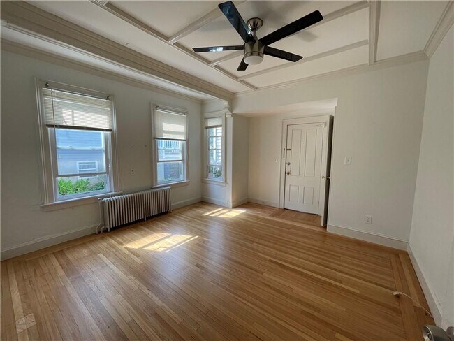 Primary Photo - 16 Mann Ave