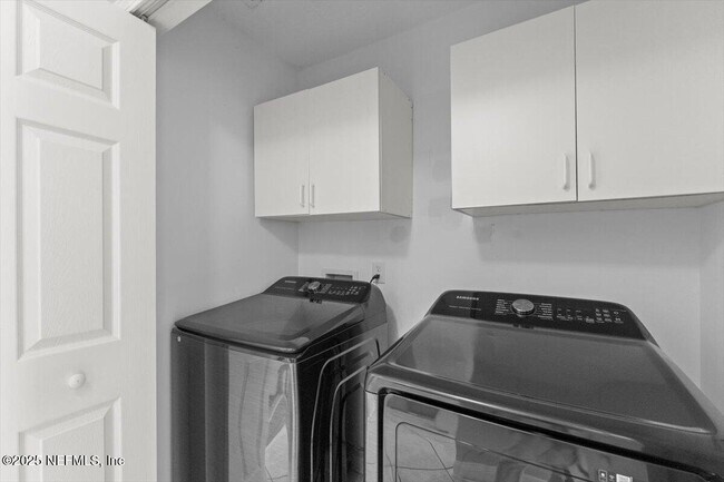 Building Photo - 1333 Lindseys Xing Dr