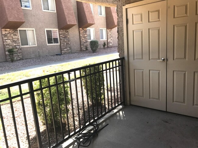 Building Photo - 5160 Indian River Dr