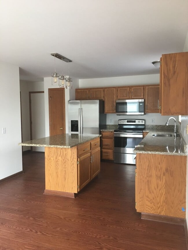 Building Photo - 1405 Glacier Hill Dr