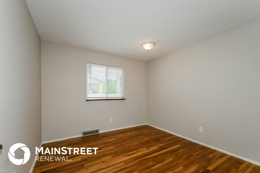 Building Photo - 1095 Cedar Pl