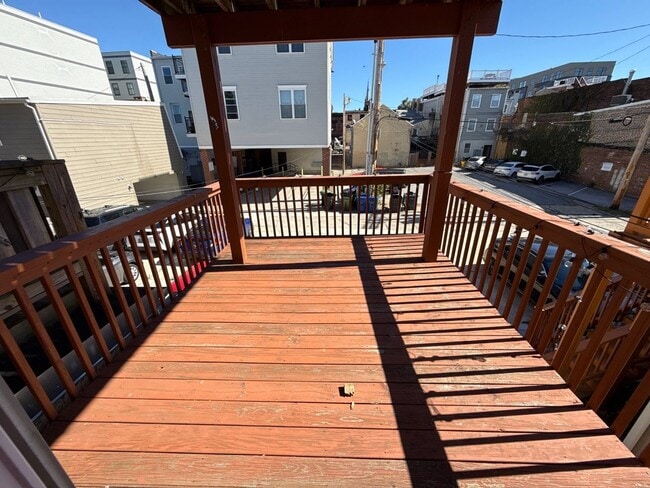 Building Photo - Spacious 4 Bedroom House In Baltimore City