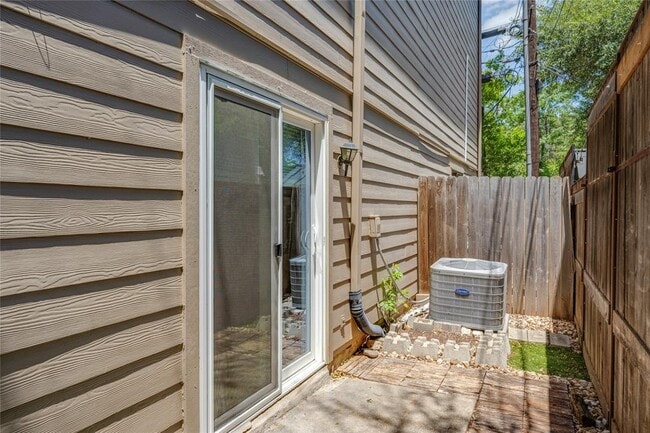 Building Photo - 3627 Menchaca Rd
