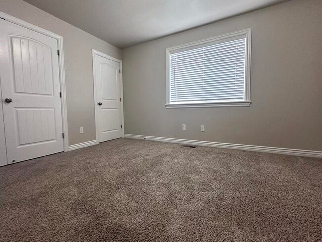 Building Photo - 465 N 2650 W