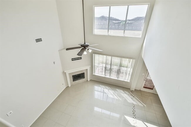 Building Photo - 911 Merlin Roost Ct