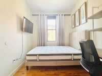 Building Photo - Furnished room/NOT APARTMENT