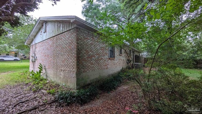 Building Photo - 5761 Scotland Rd