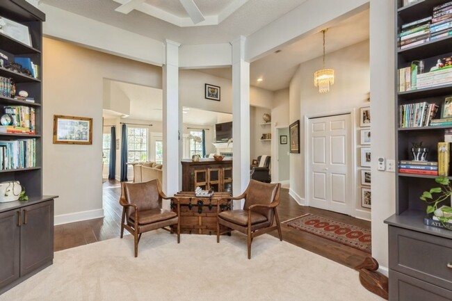 Building Photo - Spacious 3BR home with gorgeous finishes!!...