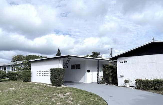 Building Photo - 210 W 23rd St