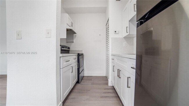 Building Photo - 720 NW 4th Ave