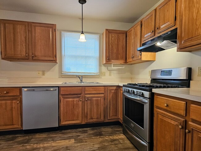 Building Photo - 88 Robinhill Dr