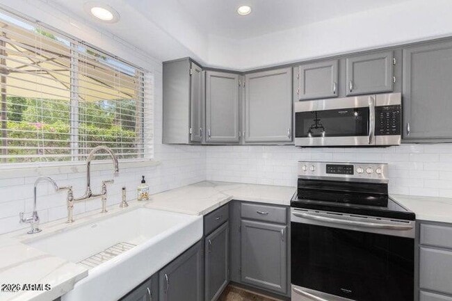 Building Photo - 8841 S 51st St