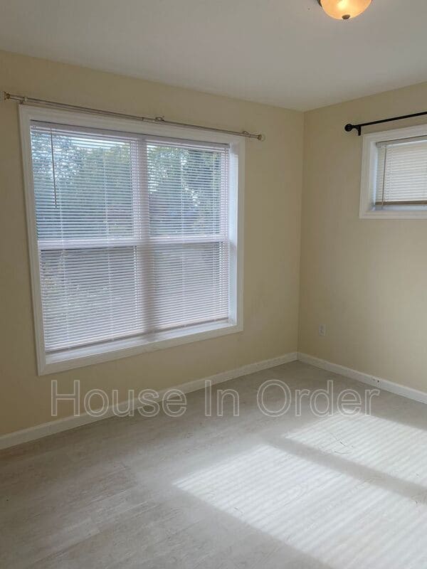 Building Photo - 790 N Grove St