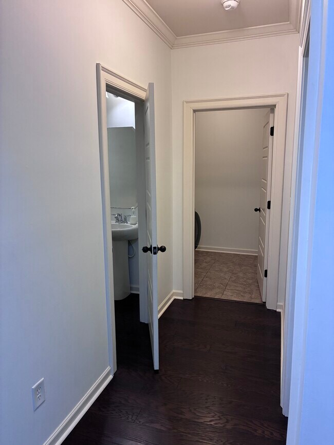Building Photo - 2491 Mimms Ln