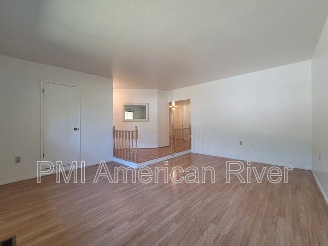 Building Photo - 977 Briarcrest Way