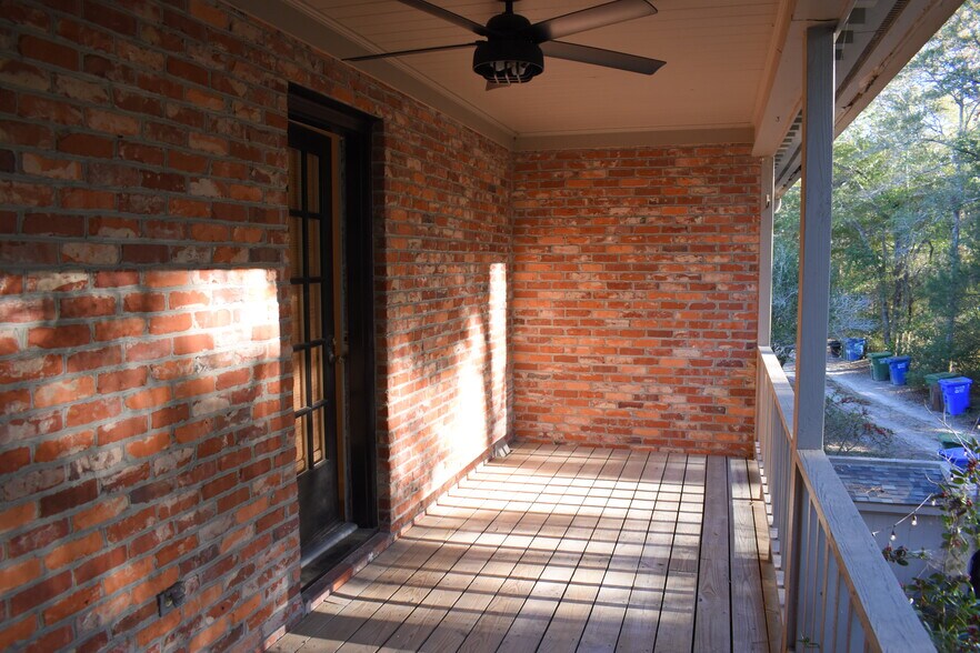 Building Photo - 2720 Oleander Dr