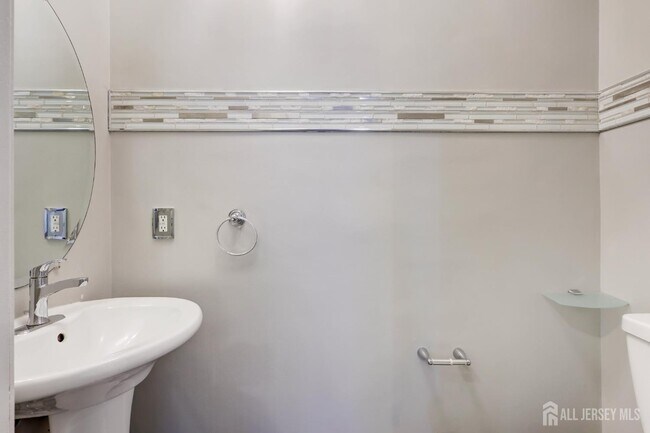 Building Photo - 100 Forest Dr